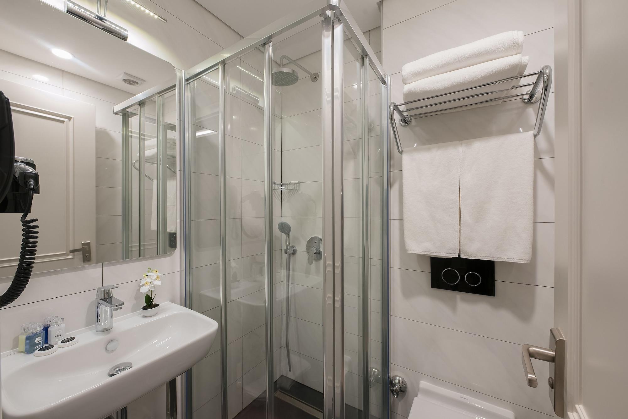 Le Petit Palace Hotel - Special Category Istanbul Bagian luar foto